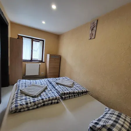Under Rock Guesthouse *