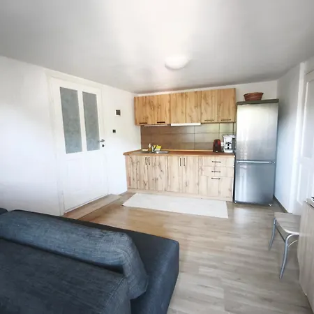 Under Rock Apartman