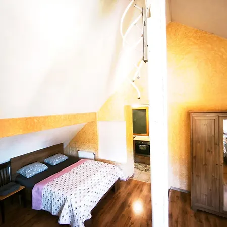 Under Rock Apartment *