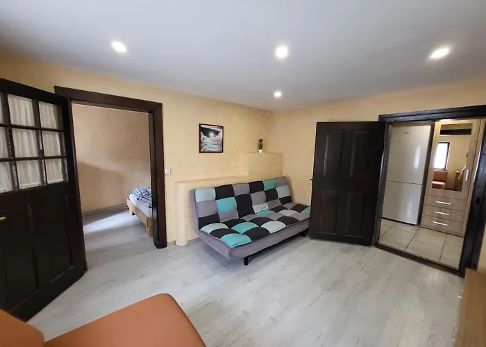 Charming Rock Daire *