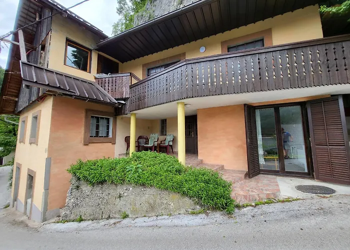 Charming Rock Daire Bled